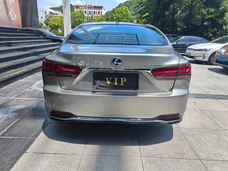 Lexus LS