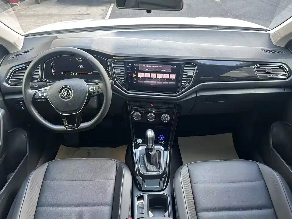 Volkswagen T-ROC exploring Songs