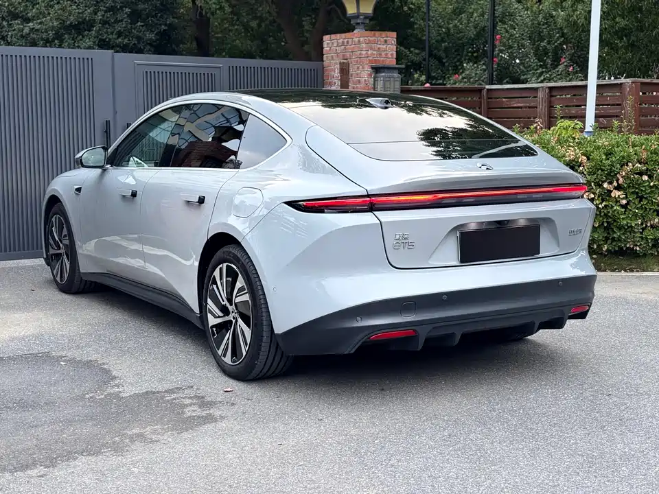 NIO ET5