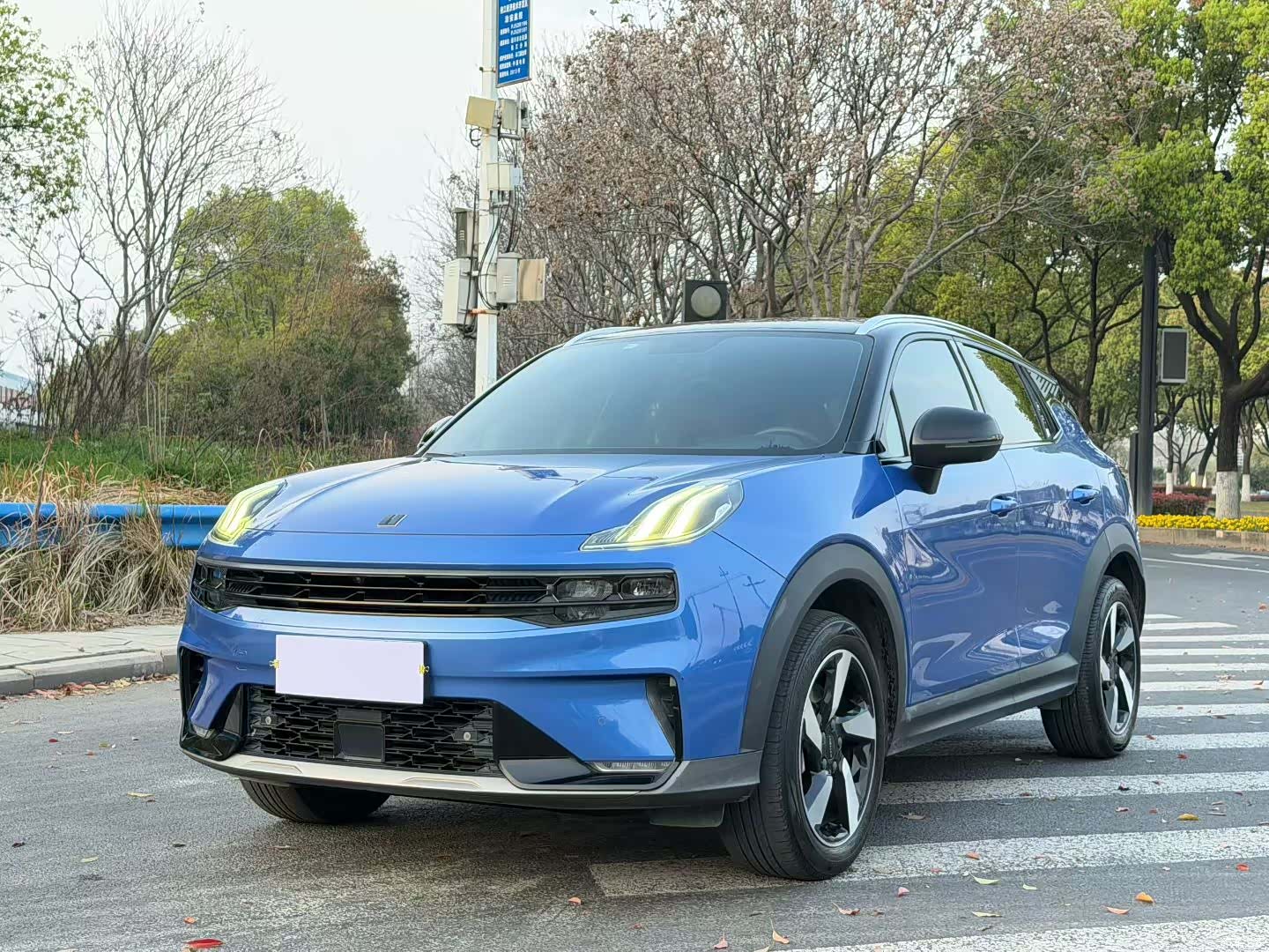 Lynk & Co 02
