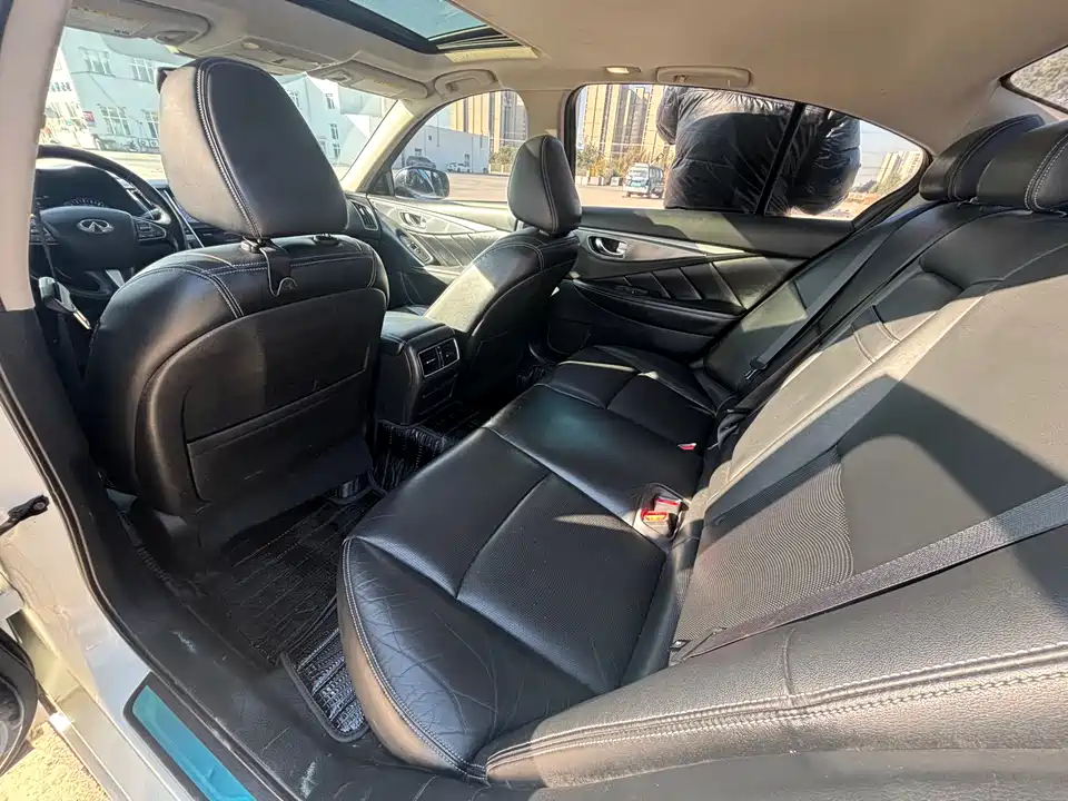 Infiniti Q50L