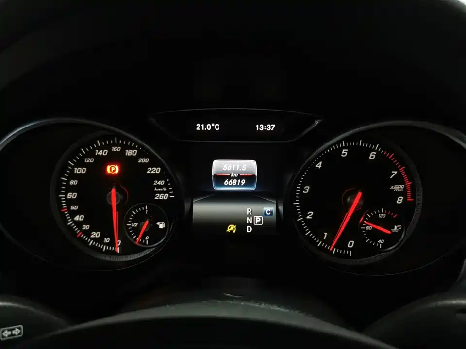 Mercedes-Benz GLA Mercedes-Benz GLA
