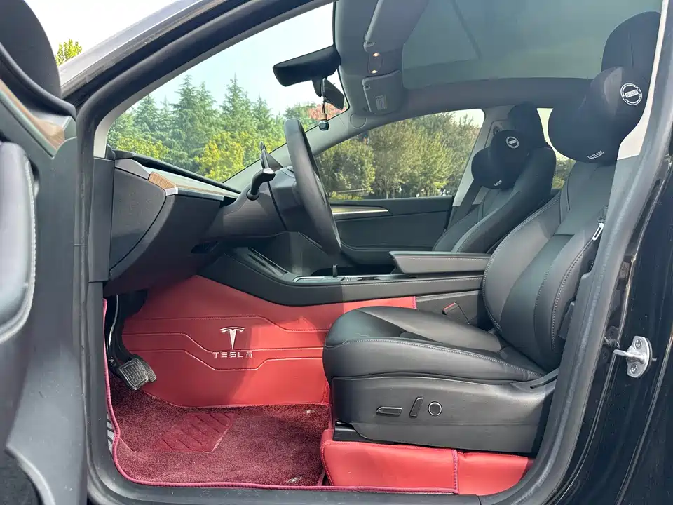 Tesla Model Y Tesla Model Y