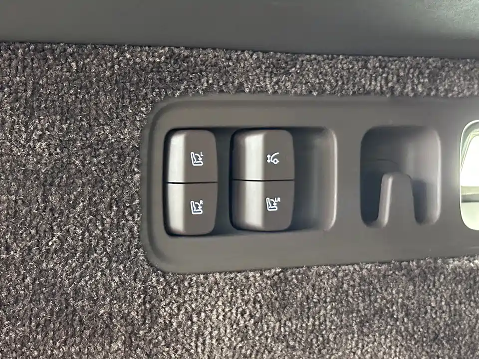 AITO Ask the world M9