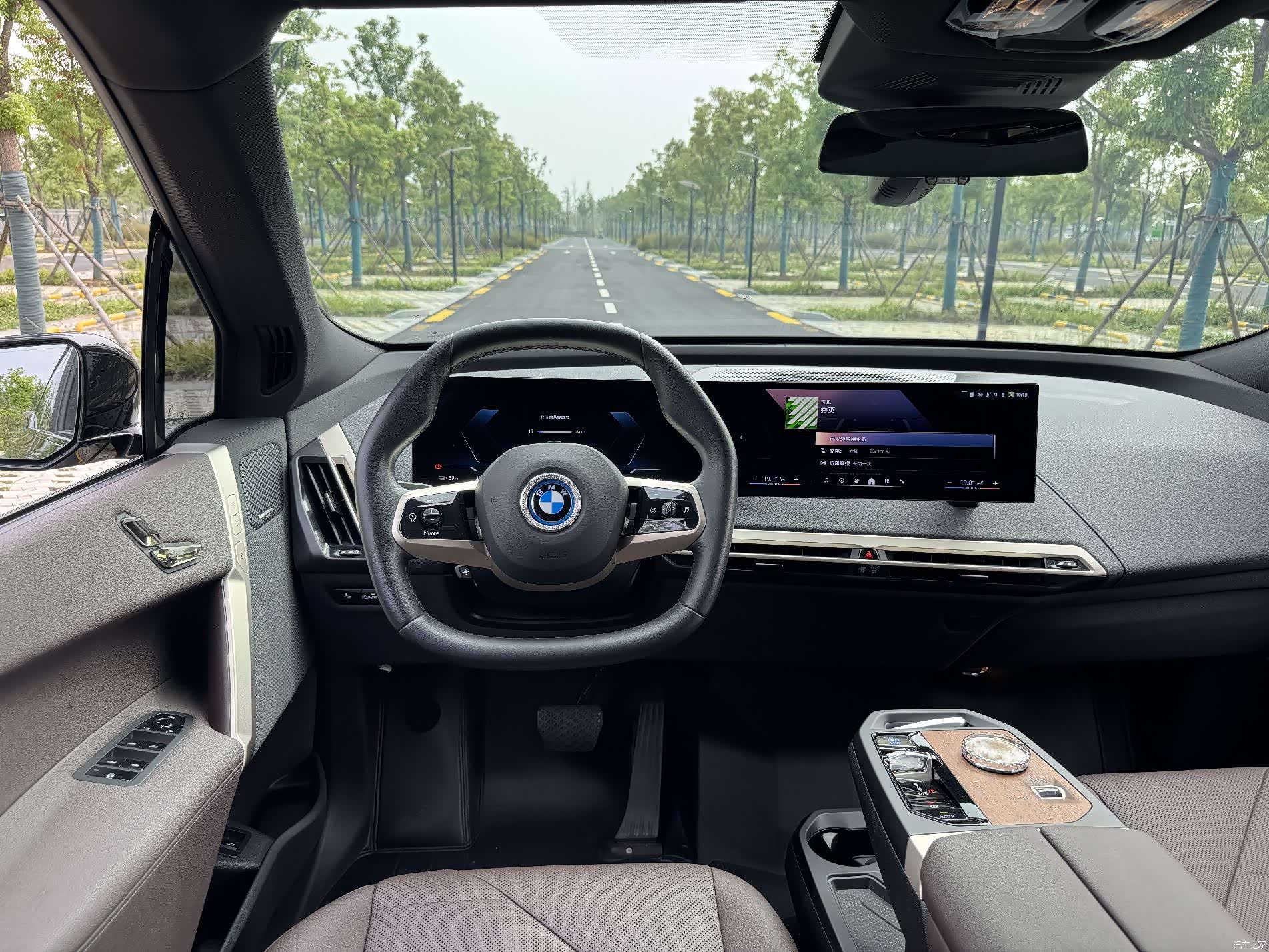 BMW iX, 2022 13
