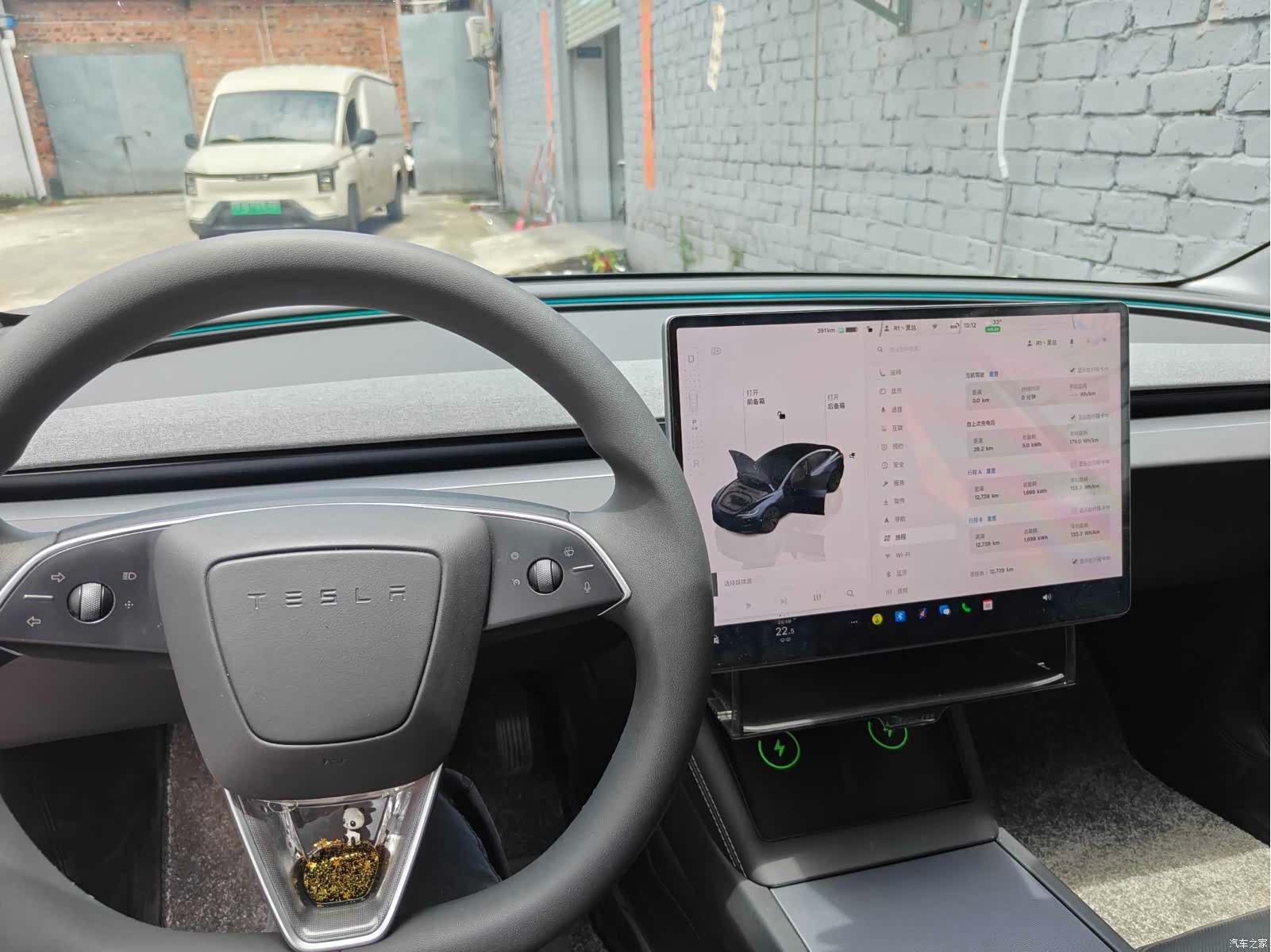 Tesla Model 3, 2025 4