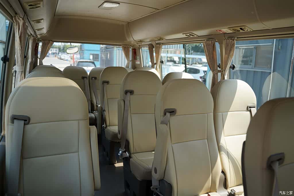 Toyota Coaster, 2016 24