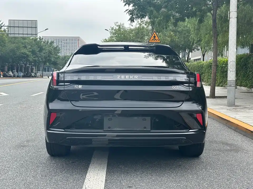Zeekr 001