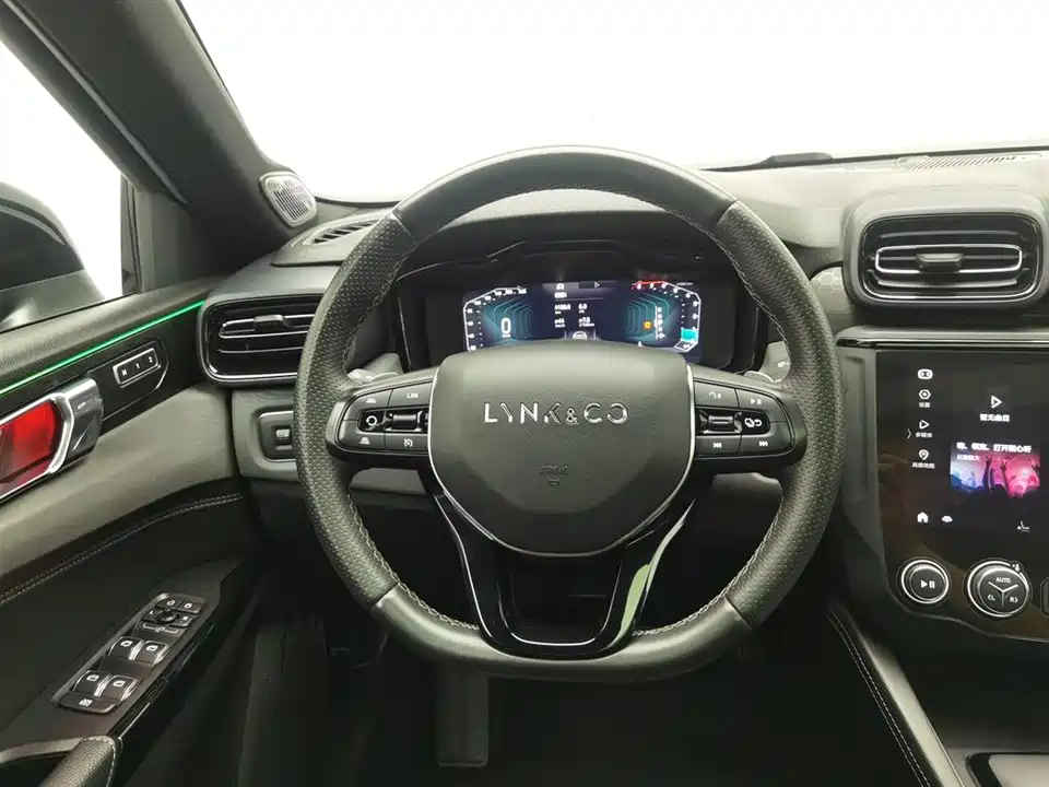 Lynk & Co 03