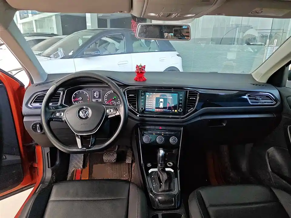 Volkswagen T-ROC exploring Songs