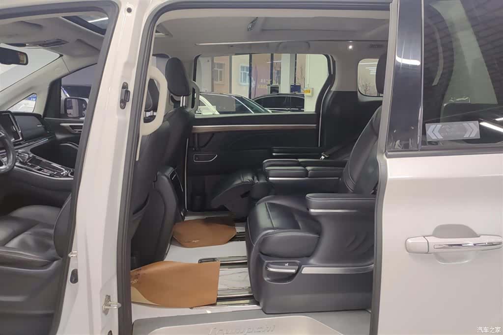 Trumpchi M8, 2022 11