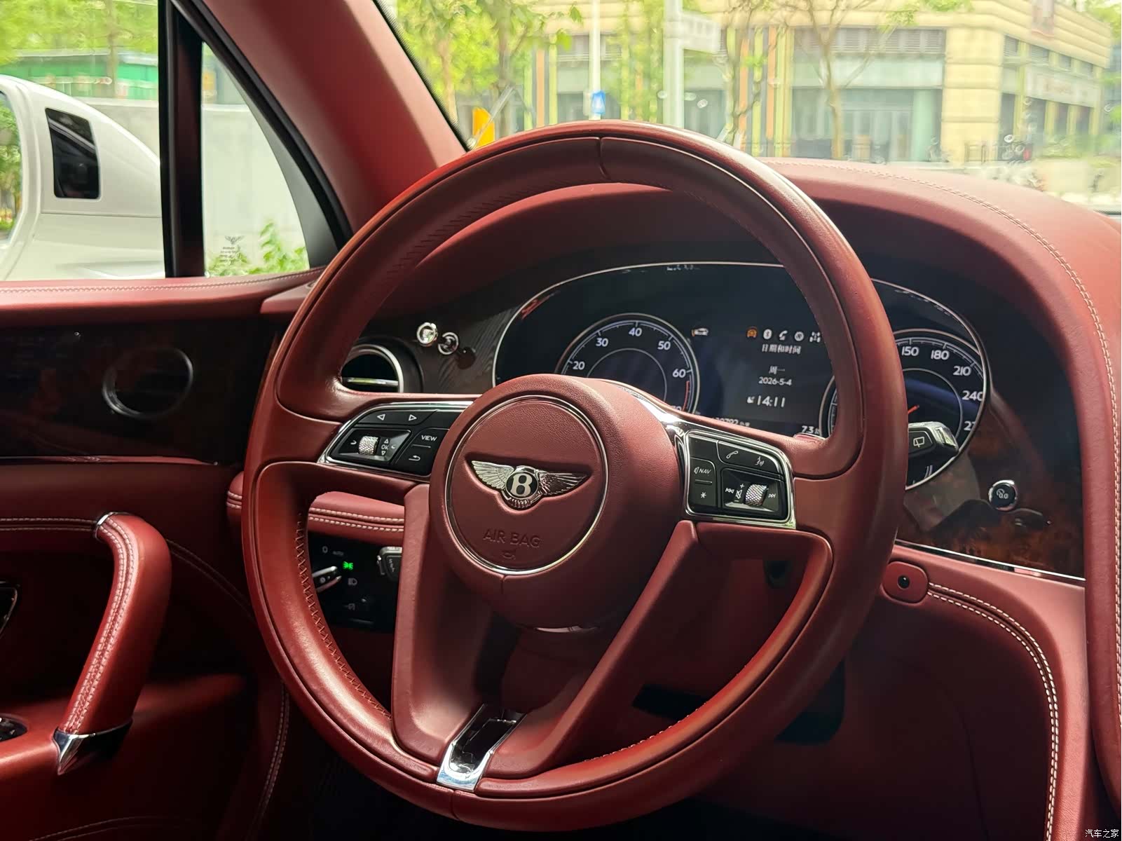 Bentley Bentayga, 2016 14