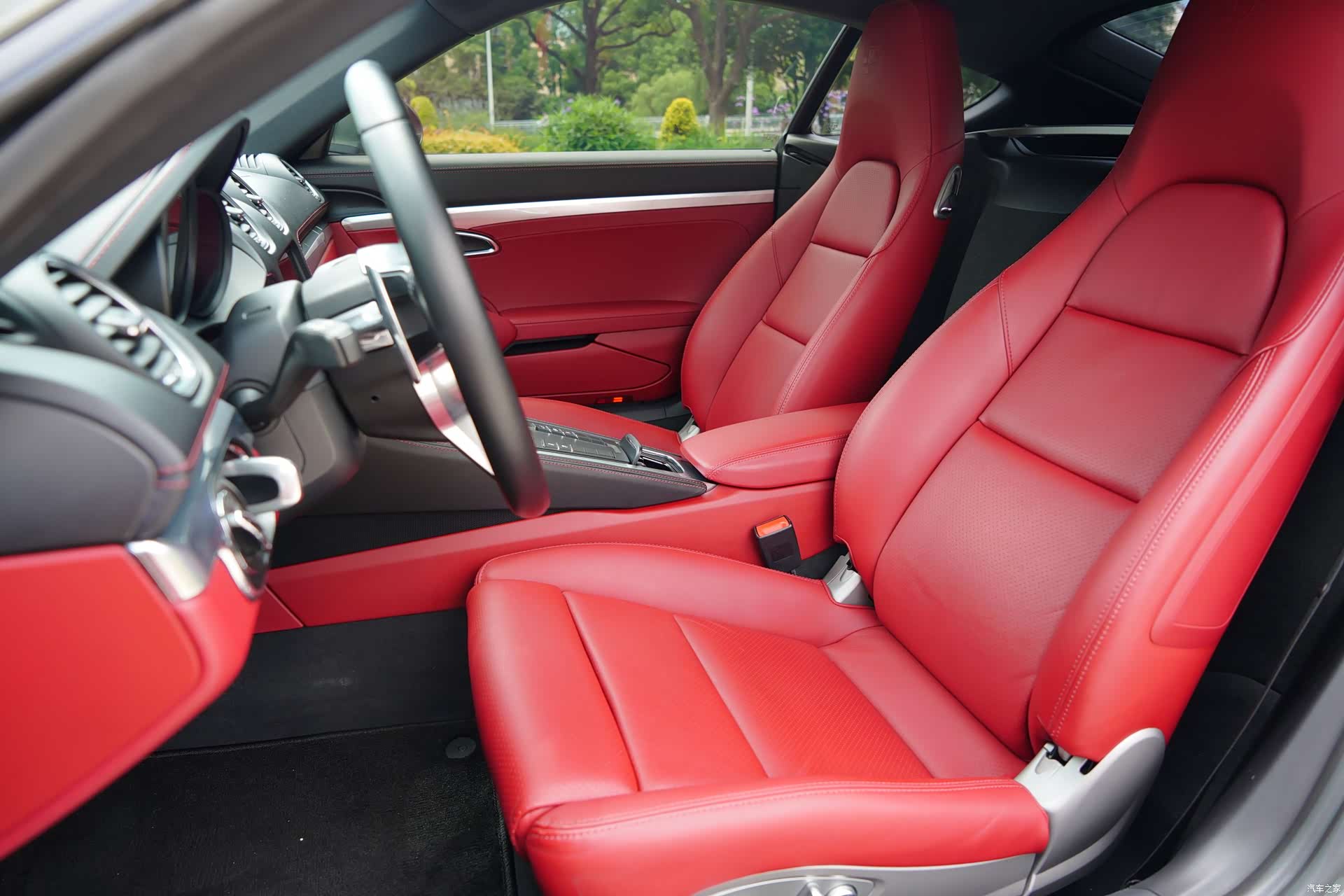 Porsche Cayman, 2022 все фото