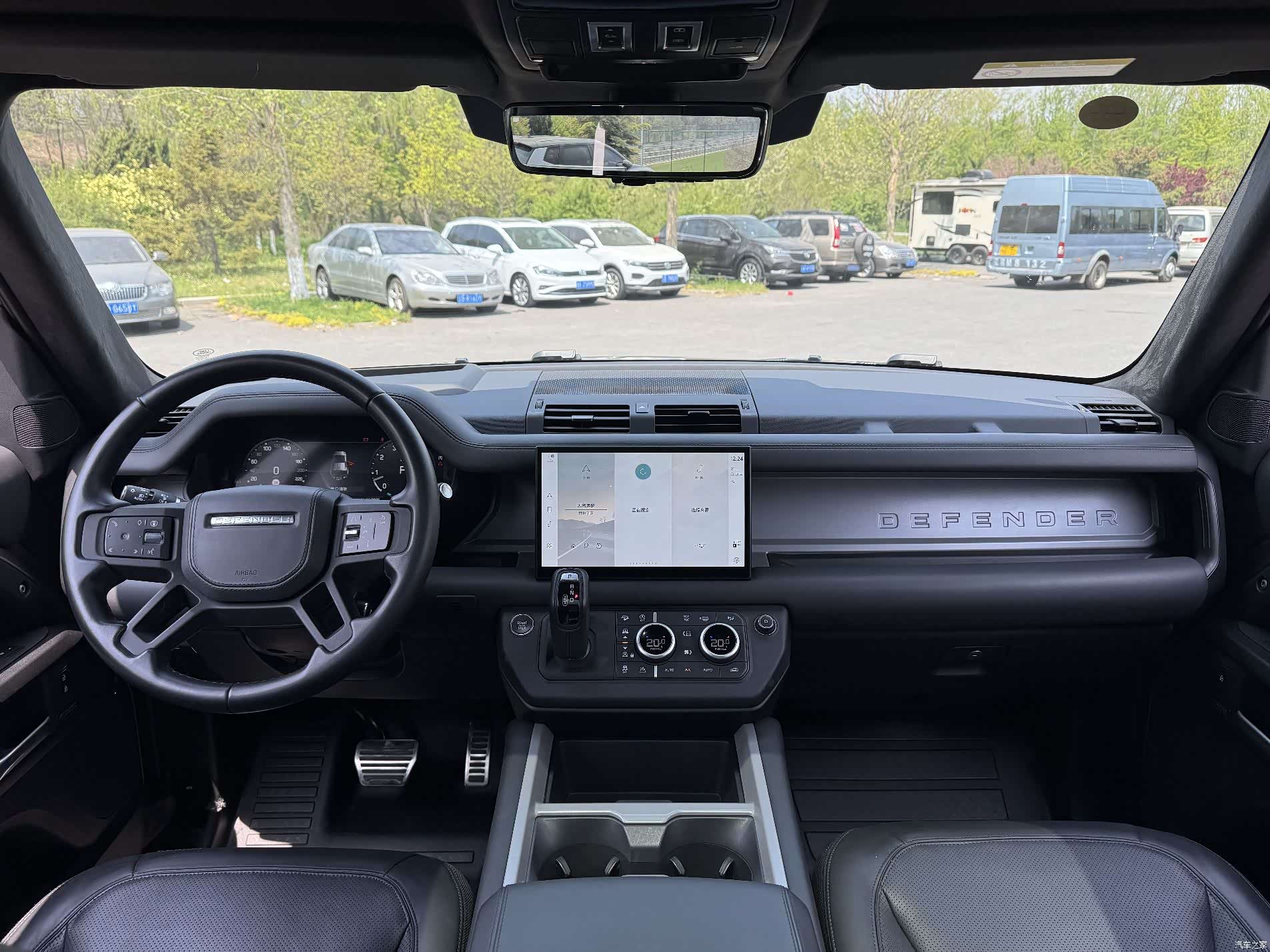 Land Rover Defender, 2024 16