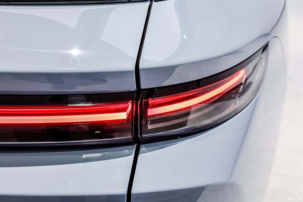 Li Auto i8, 2025 24