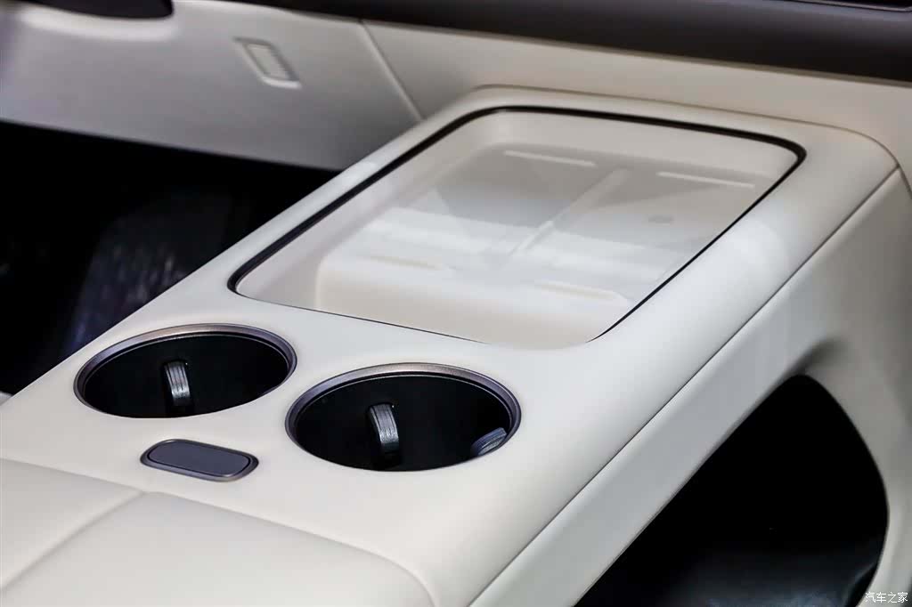 Li Auto i8, 2025 9