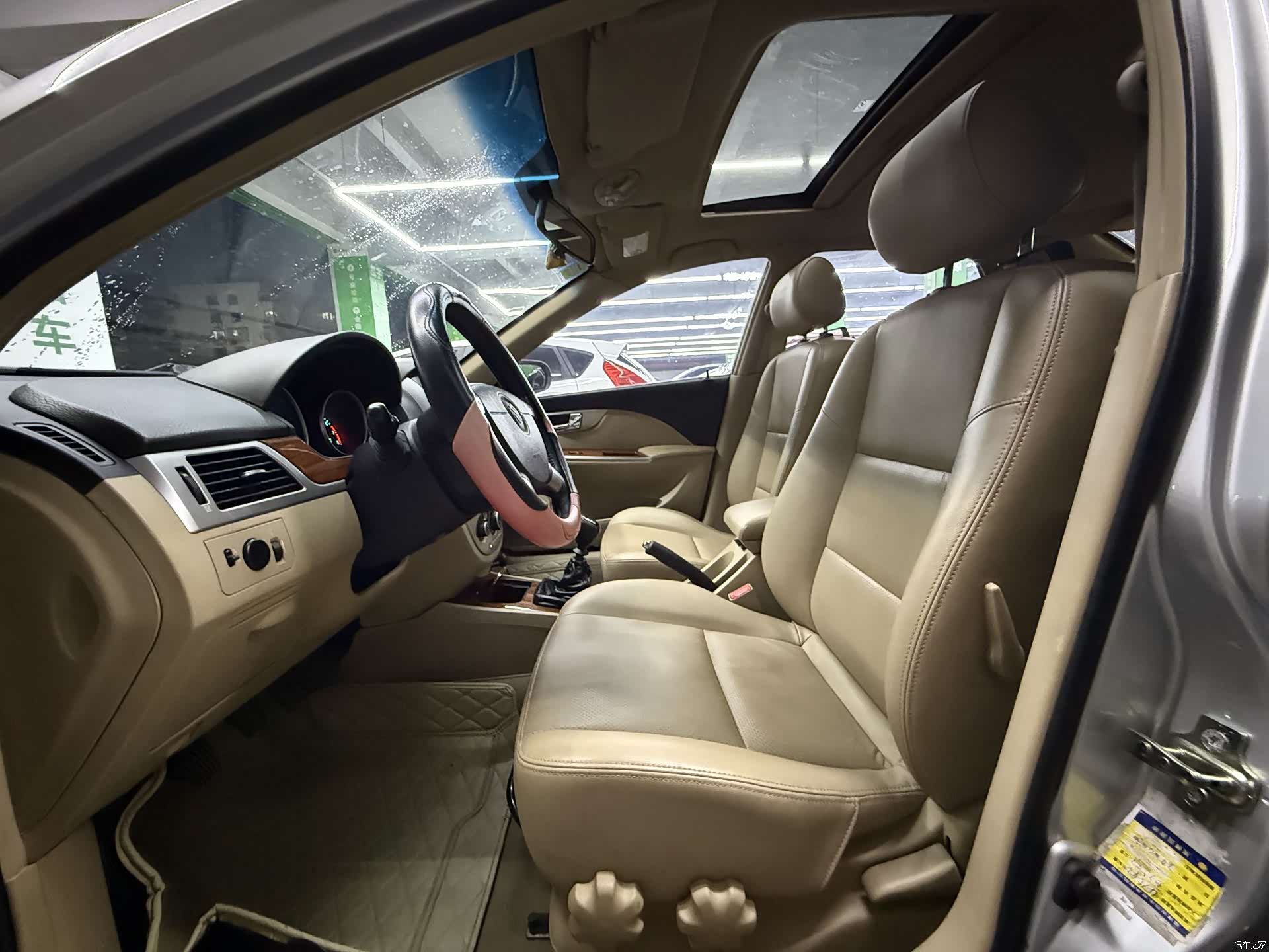 Buick 1.6LX-MT, 2011 4