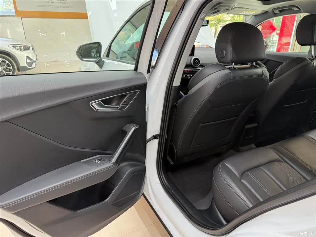 Audi Q2L, 2023 17