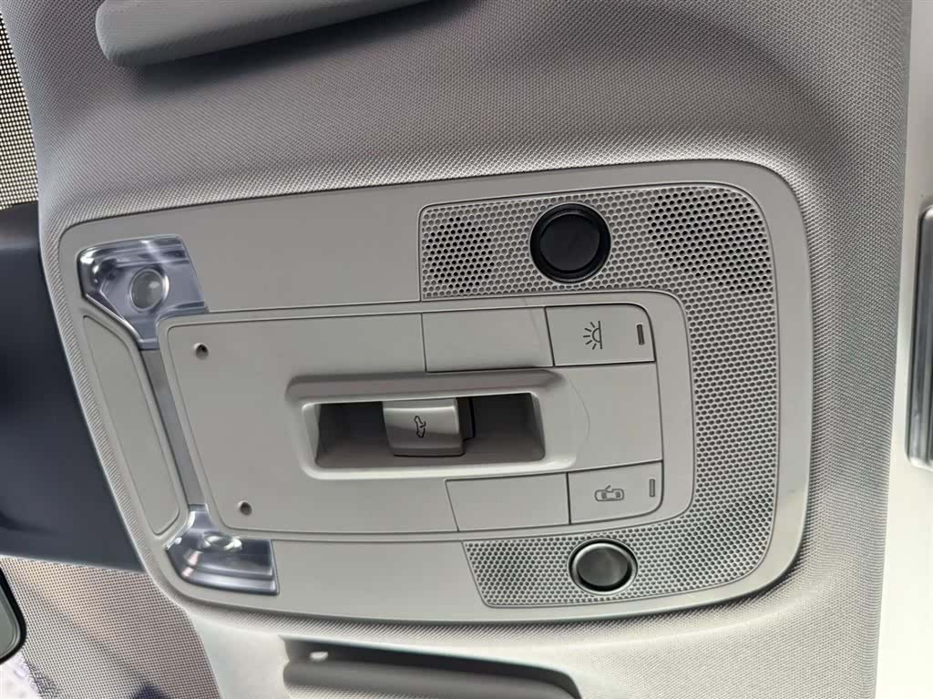 Audi Q2L, 2023 14