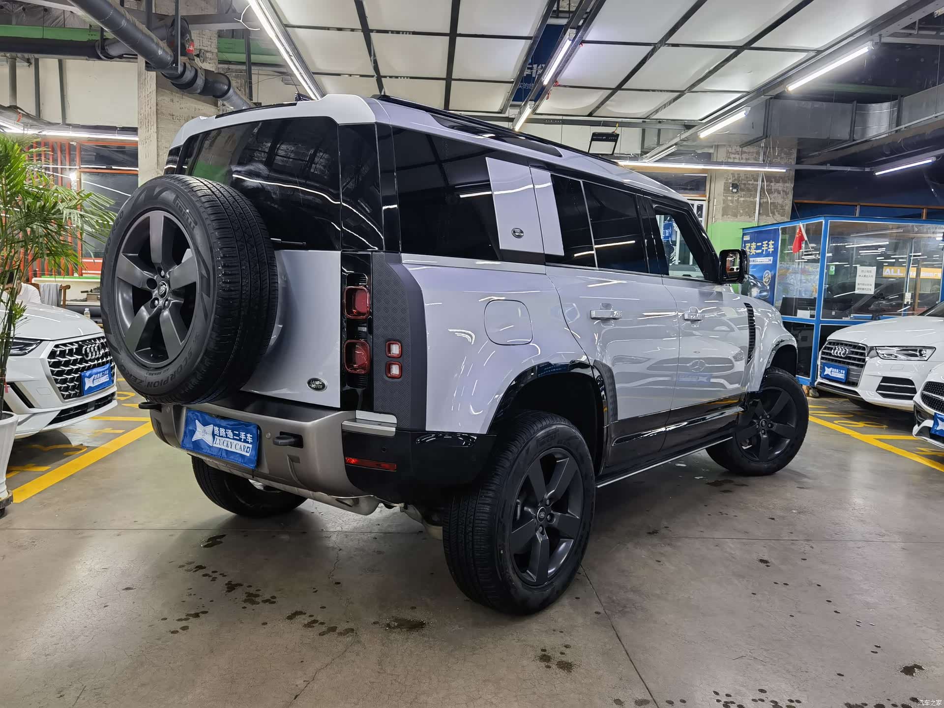 Land Rover Defender, 2022 6