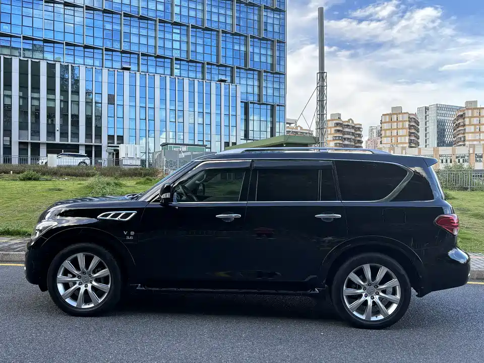 Infiniti QX80