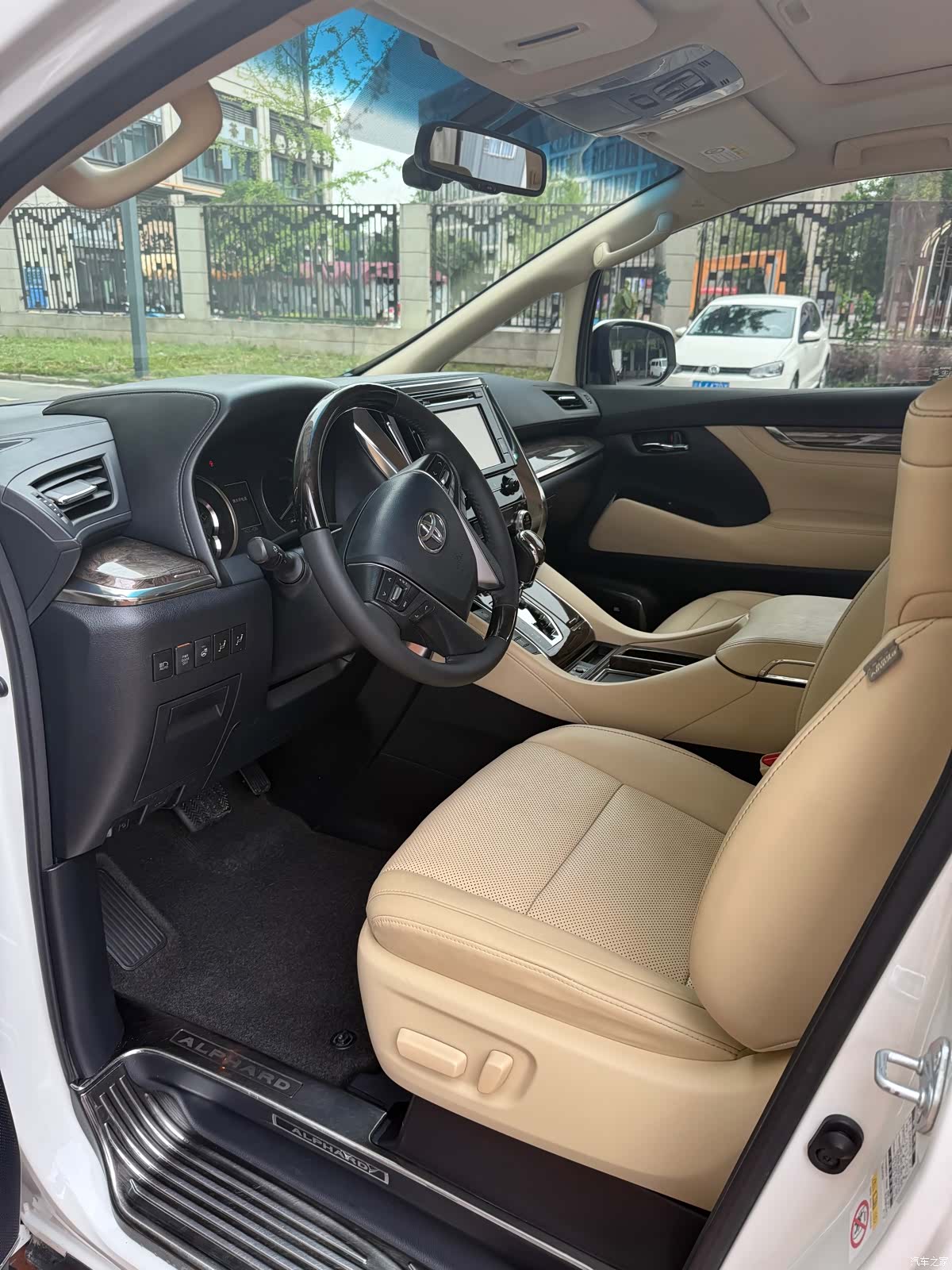 Toyota Alphard, 2018 3