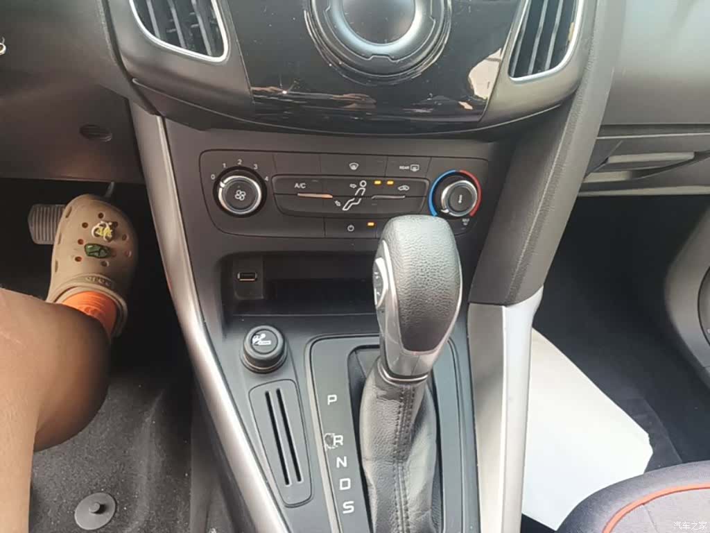 Ford Focus, 2015 10