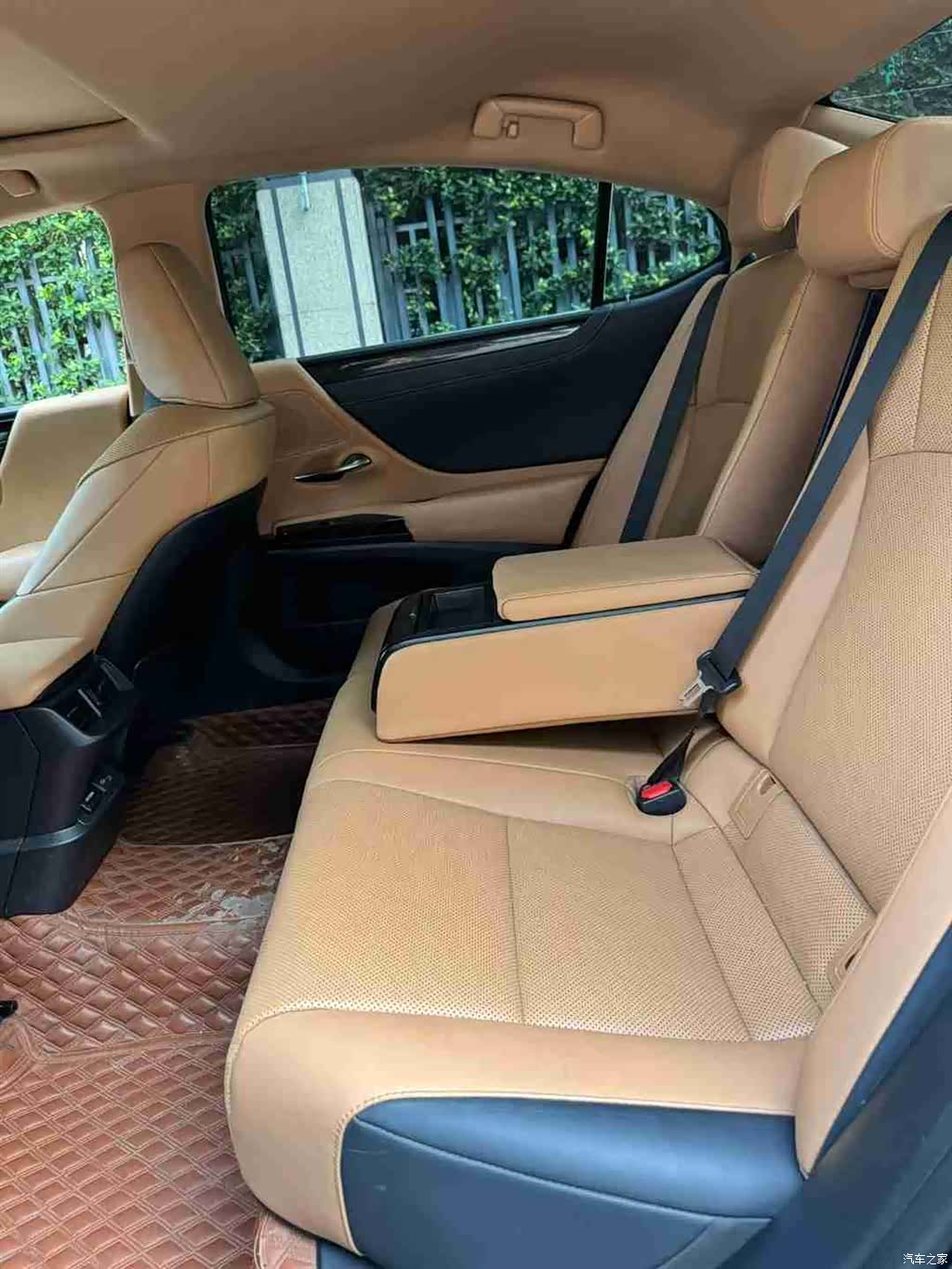 Lexus ES, 2022 10