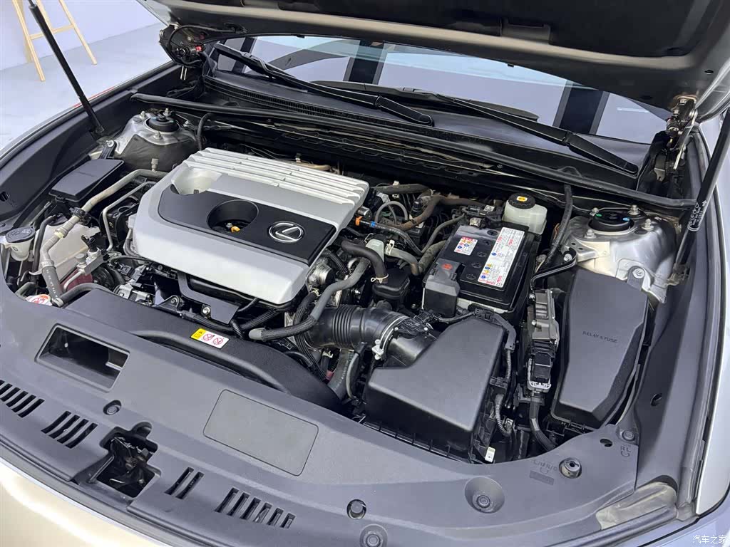 Lexus ES, 2022 28