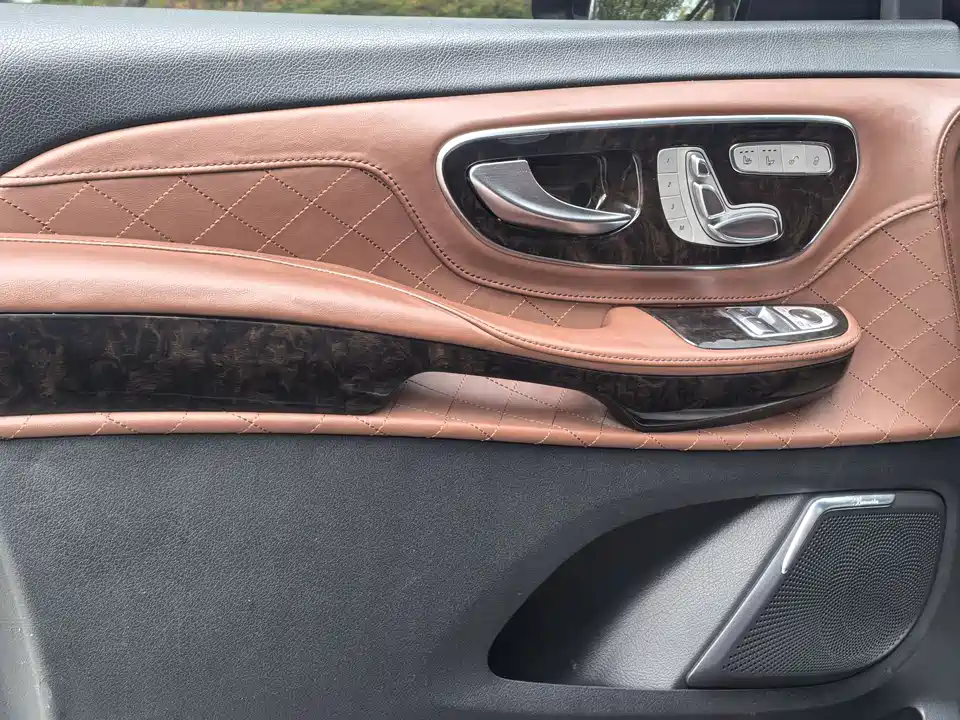 Mercedes-Benz V-class