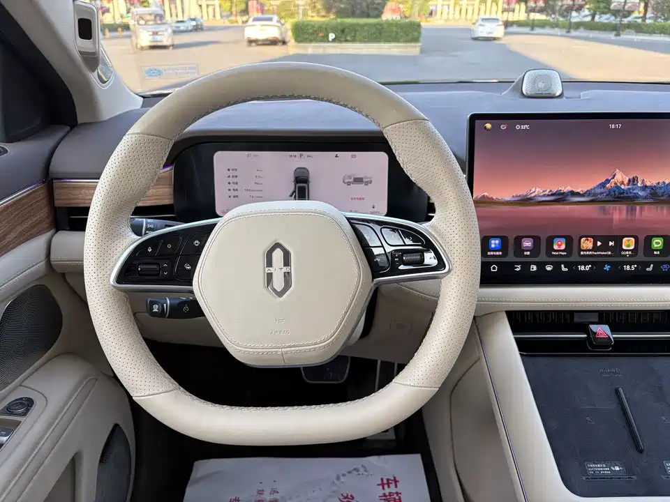 AITO Ask the world M7