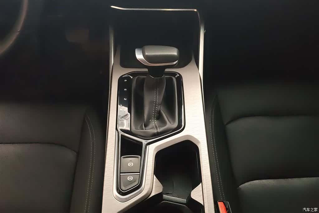 Geely Emgrand, 2023 16