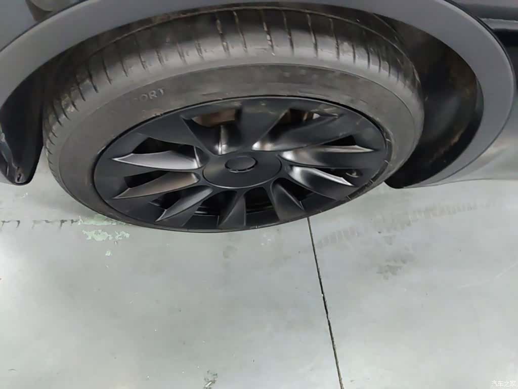 Tesla Model Y, 2023 23