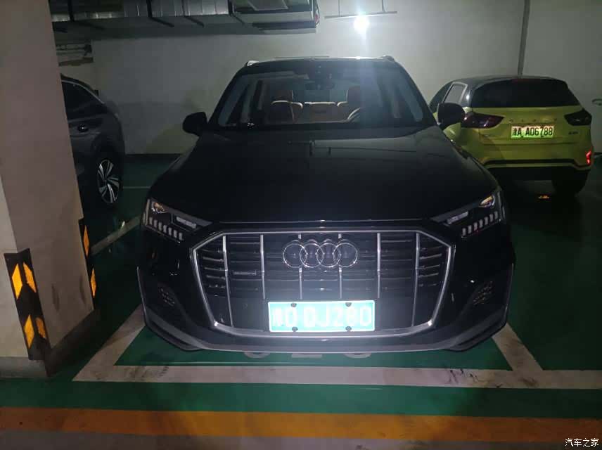 Audi Q7, 2023 1