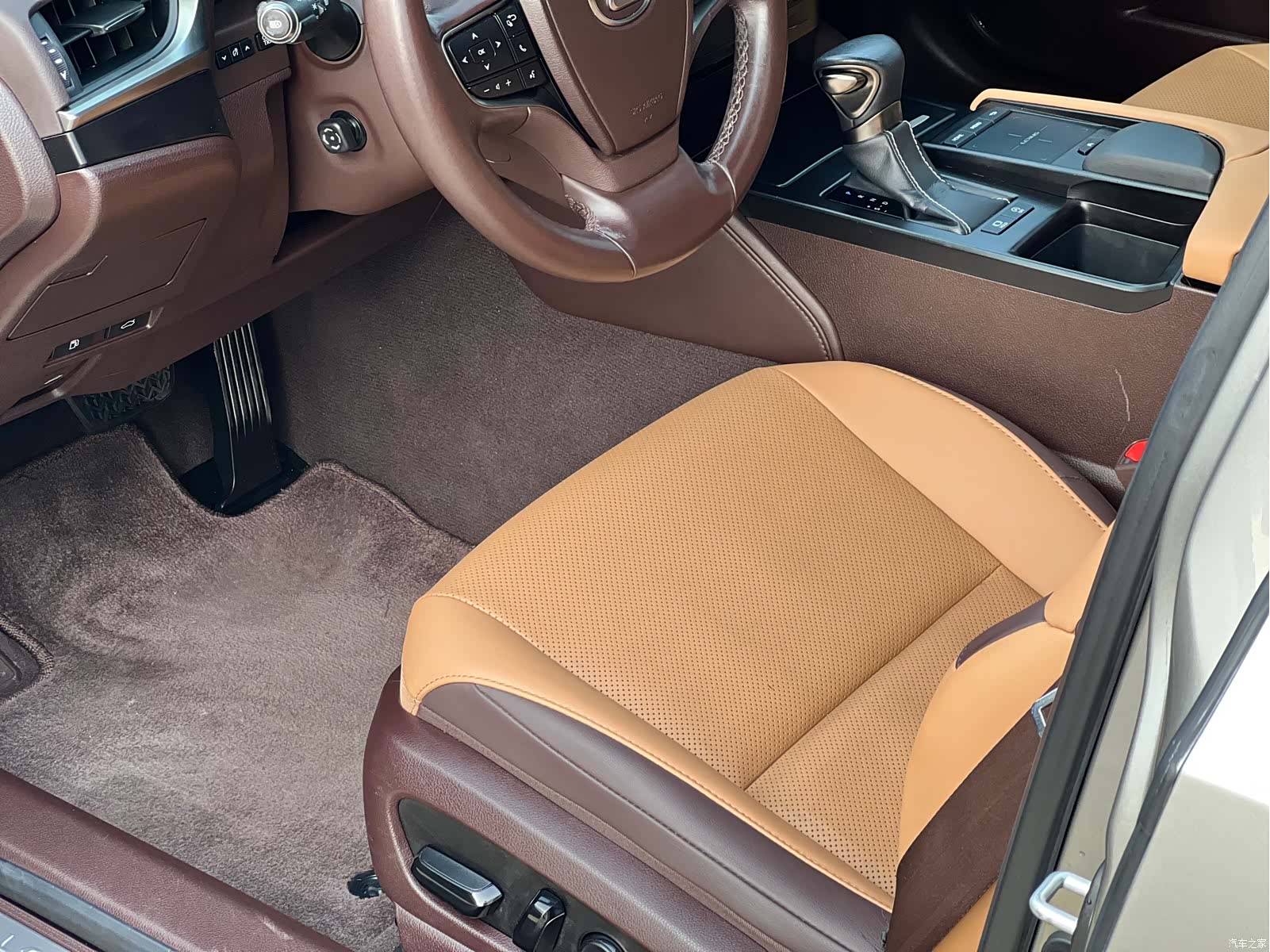 Lexus ES, 2019 11