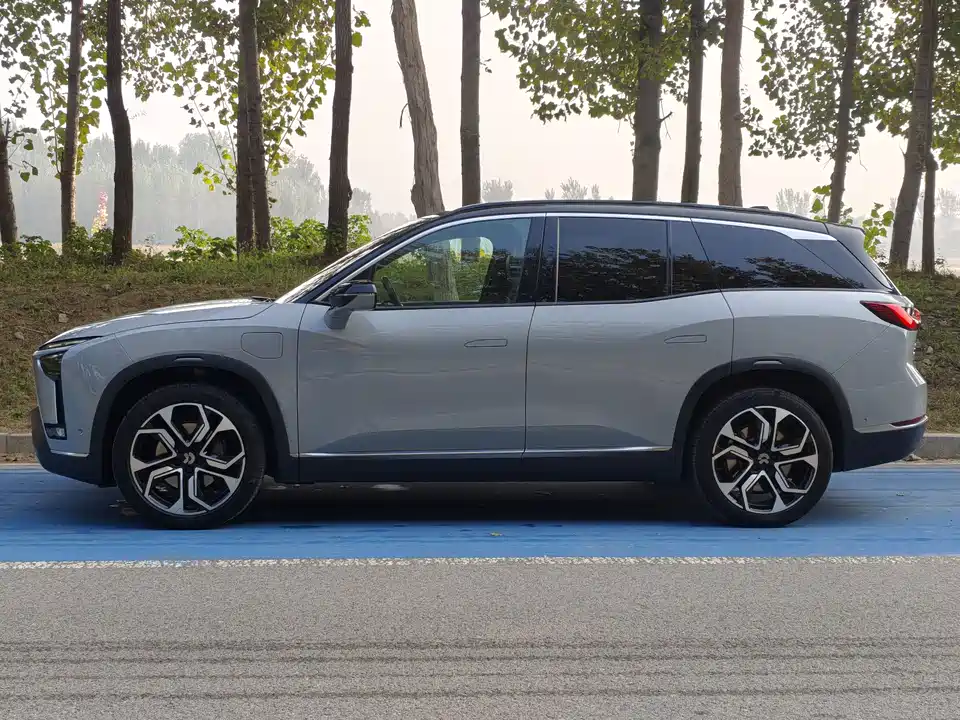 NIO ES8