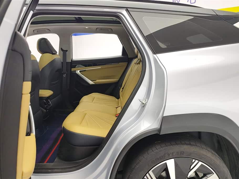 Geely Atlas L