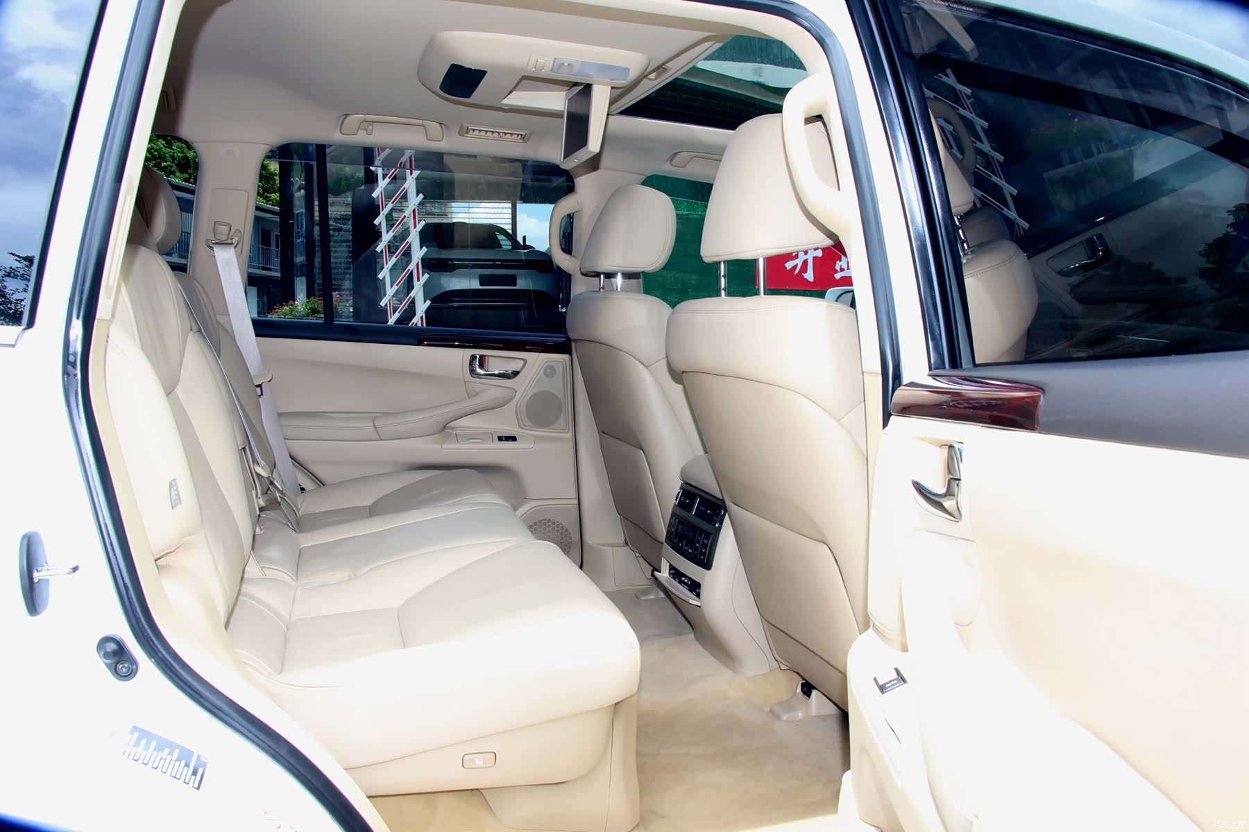 Lexus LX, 2012 12