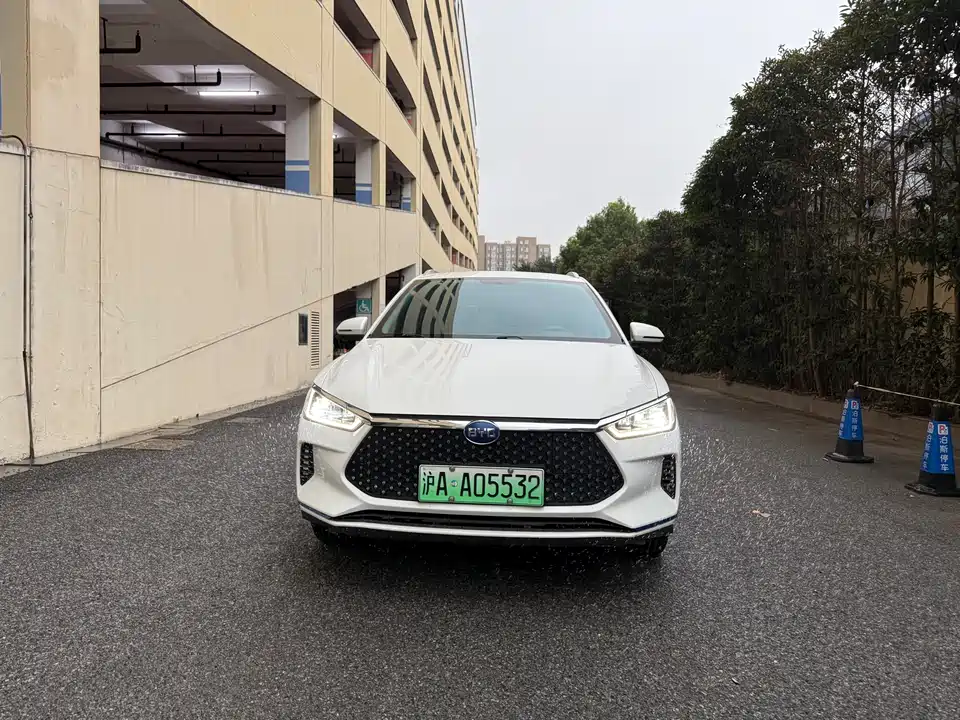 BYD e2