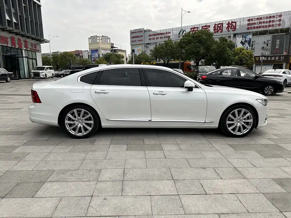 Volvo S90
