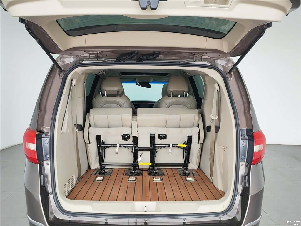 Buick GL8, 2017 16