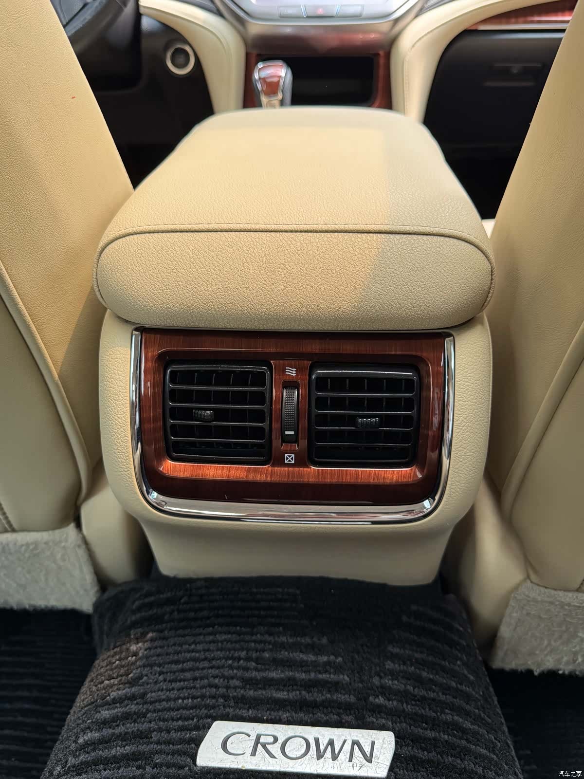 Toyota Crown, 2016 6