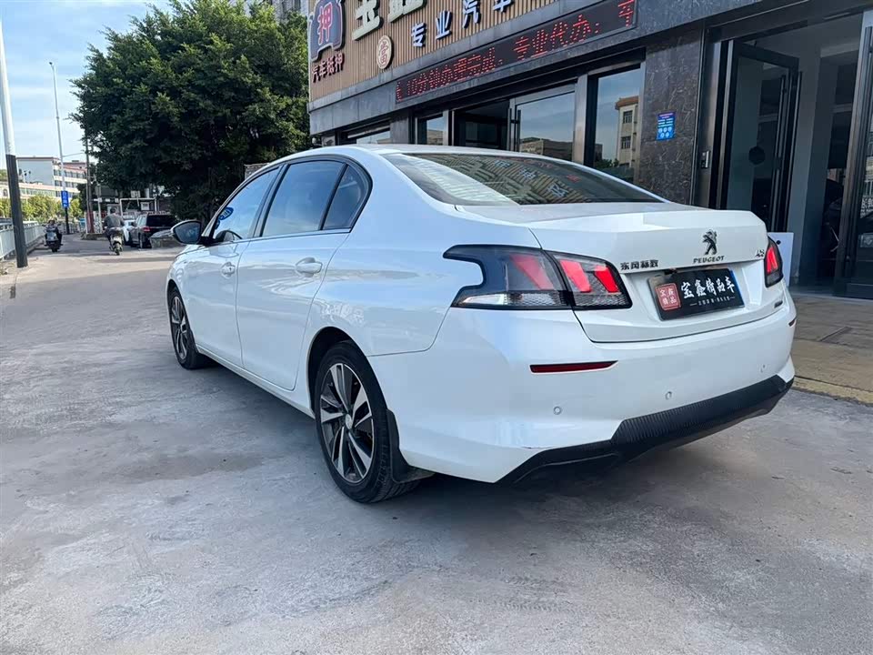 Peugeot 408