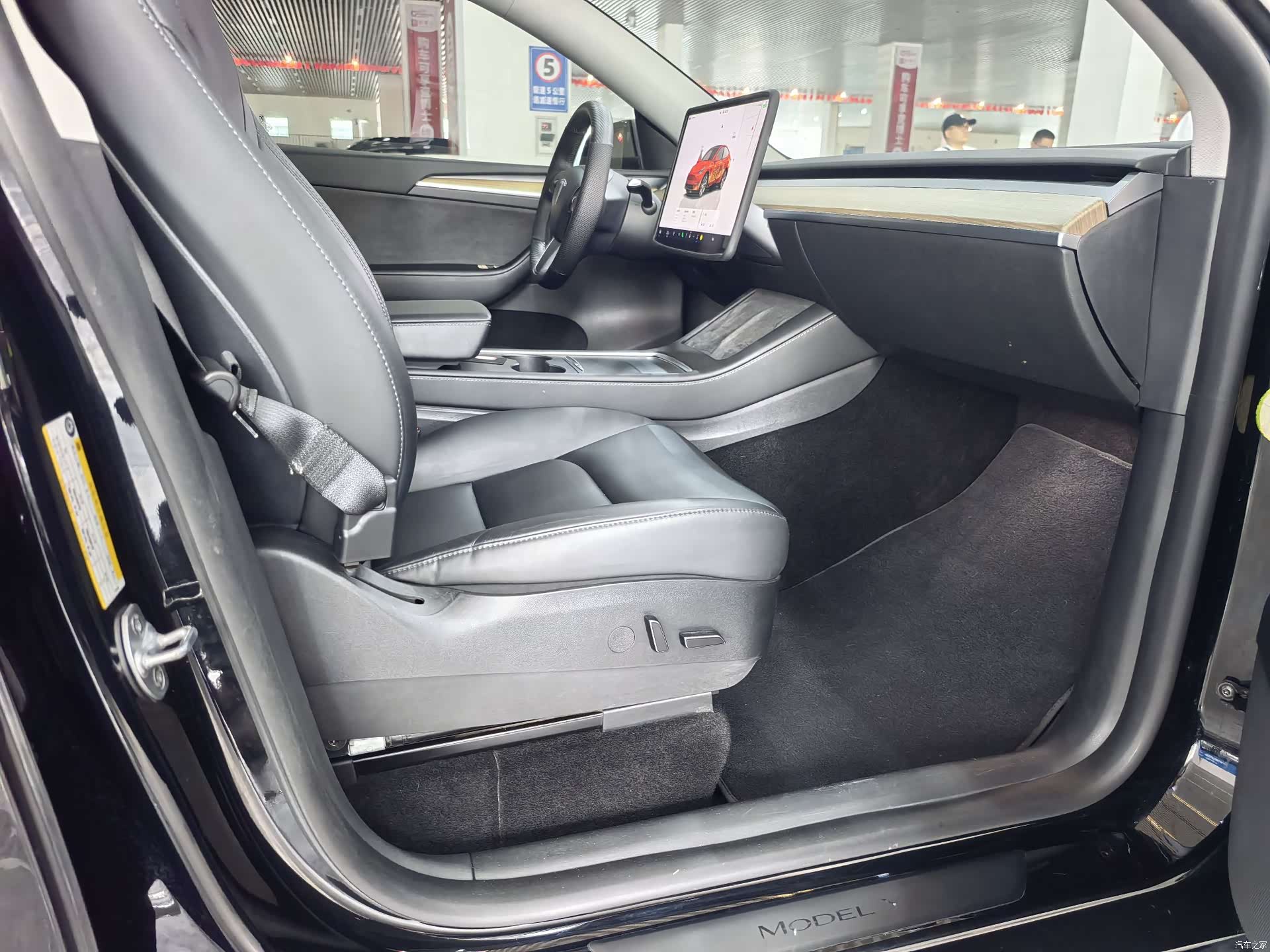 Tesla Model Y, 2023 18