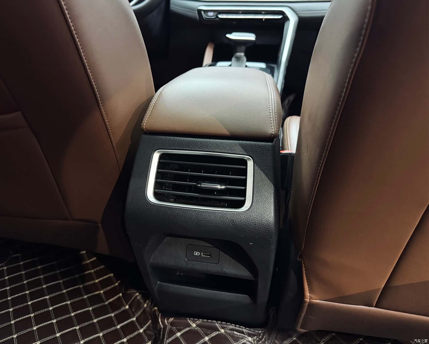 Geely X6, 2021 16