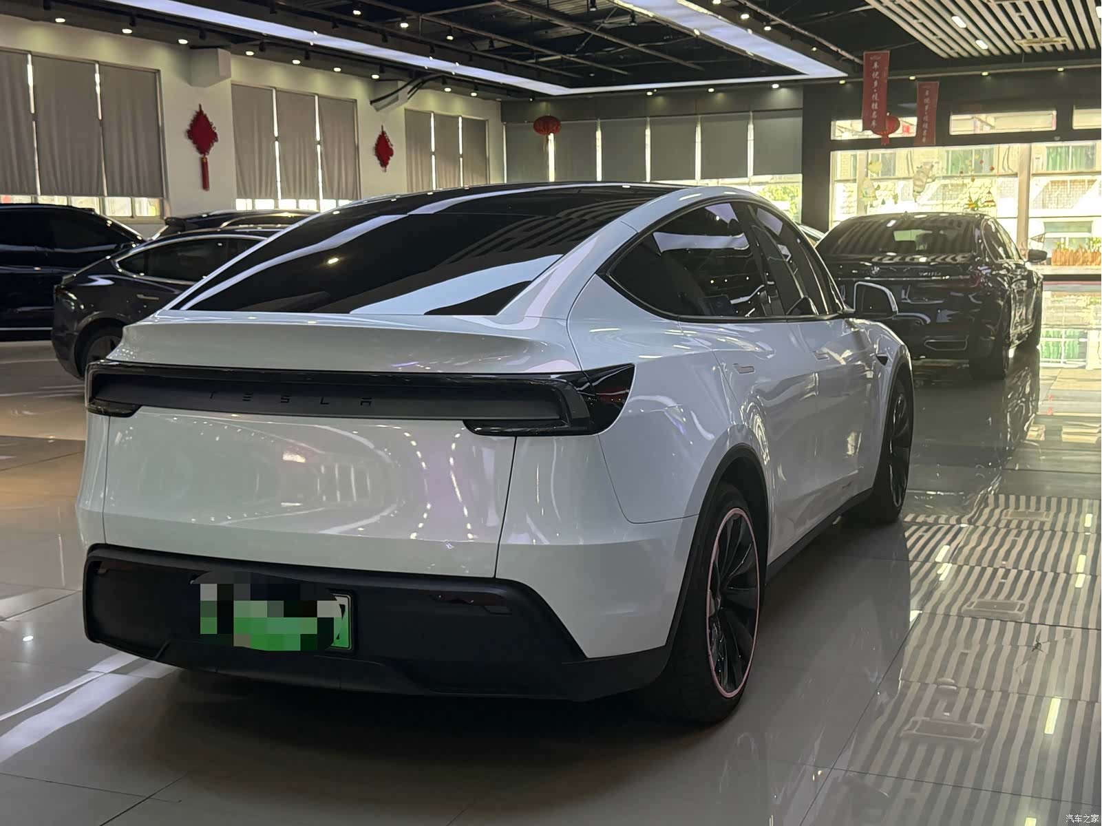 Tesla Model Y, 2025 8
