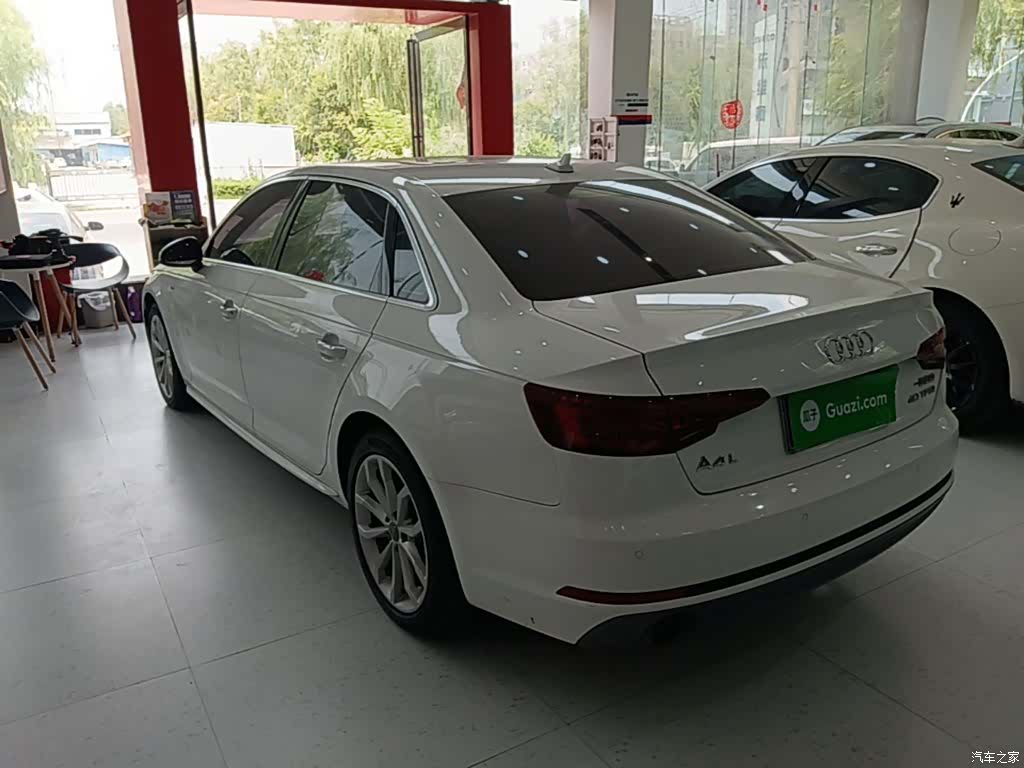 Audi A4L, 2018 все фото