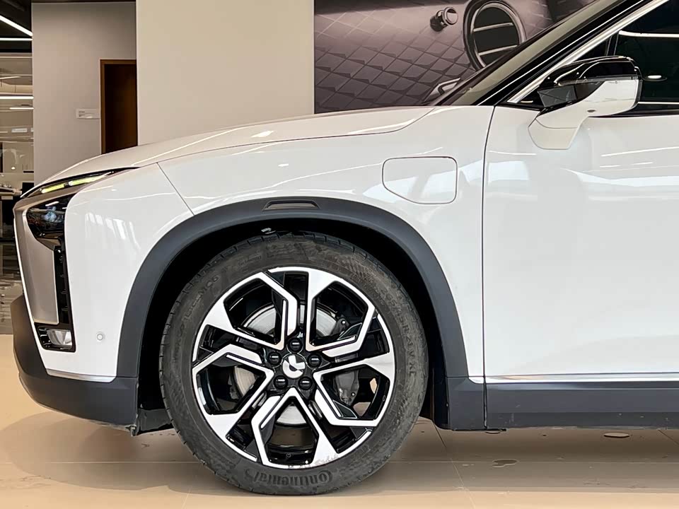 NIO ES8