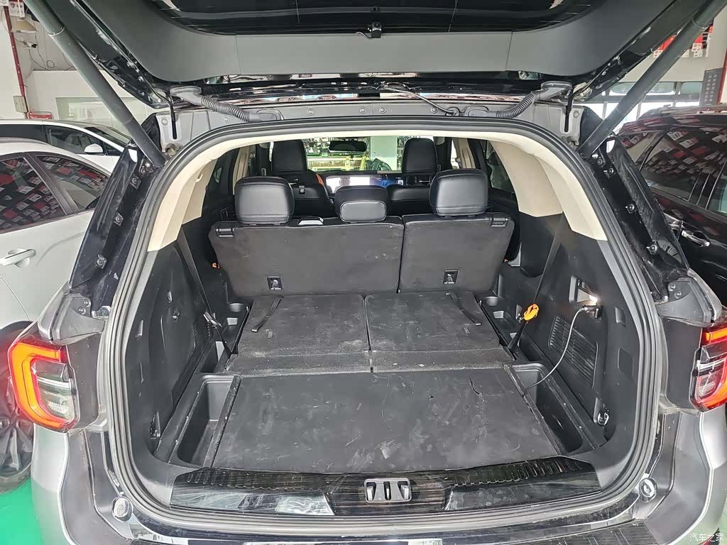Ford Explorer, 2024 11