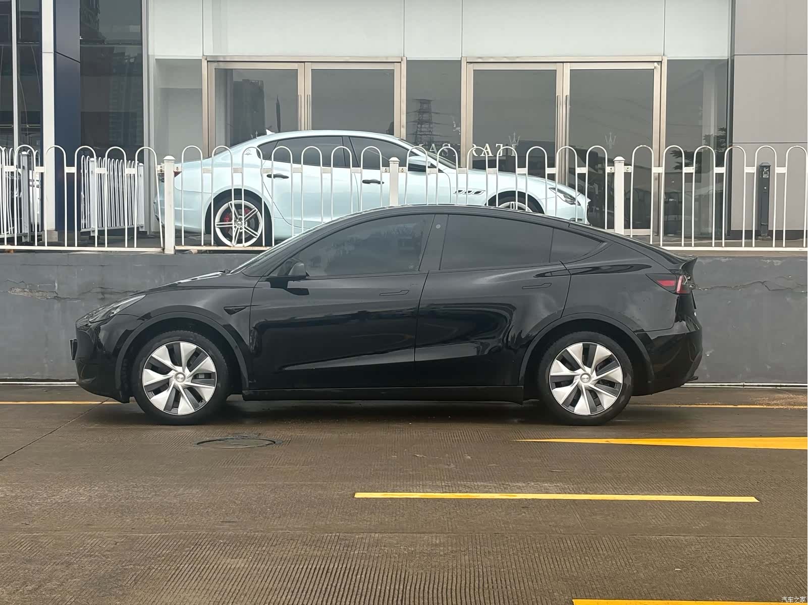 Tesla Model Y, 2023 3